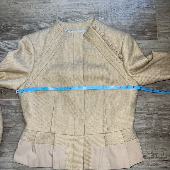 BCBG Max Azria Oatmeal Peplum Cropped Classy Professional Blazer Sz Small - Picture 8 of 15